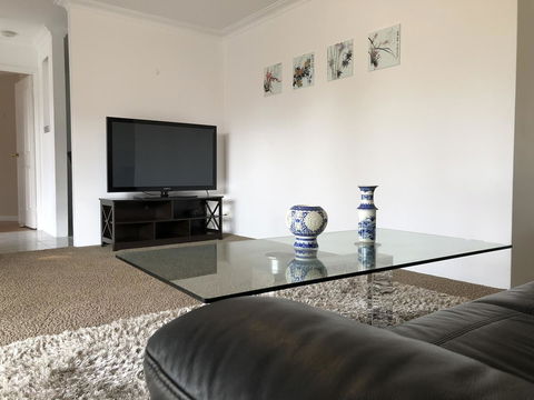 Charming Quiet Lodge-2 Minutes Walk To Shopping Complex - Accommodation Port Macquarie 5