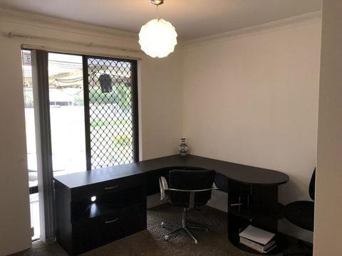 Charming Quiet Lodge-2 Minutes Walk To Shopping Complex - Accommodation Port Macquarie 9