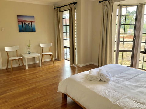 Charming Quiet Lodge-2 Minutes Walk To Shopping Complex - Accommodation Port Macquarie 2