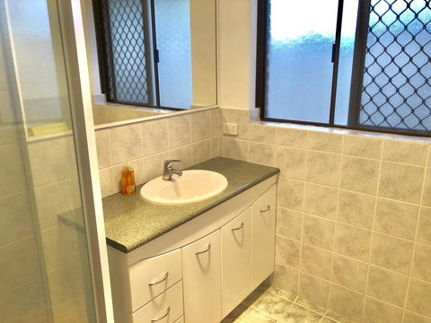 Charming Quiet Lodge-2 Minutes Walk To Shopping Complex - Accommodation Port Macquarie 12