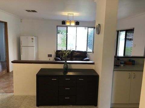 Charming Quiet Lodge-2 Minutes Walk To Shopping Complex - Accommodation Port Macquarie 11