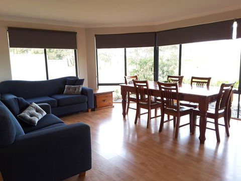 Cosy Corner Chalets - Accommodation Port Macquarie 4