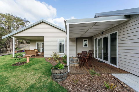 Stablebase - Accommodation Port Macquarie 4