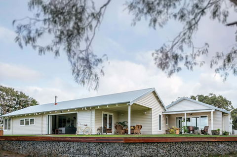 Stablebase - Accommodation Port Macquarie 3