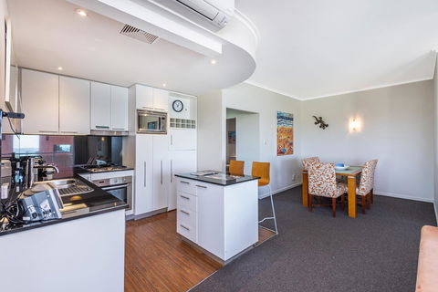 A 406 FANTASTIC OCEAN BEACH And MARINA VIEW APT - MANDURAH - Accommodation Port Macquarie 21