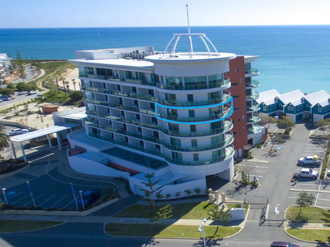 A 406 FANTASTIC OCEAN BEACH And MARINA VIEW APT - MANDURAH - Accommodation Port Macquarie 24