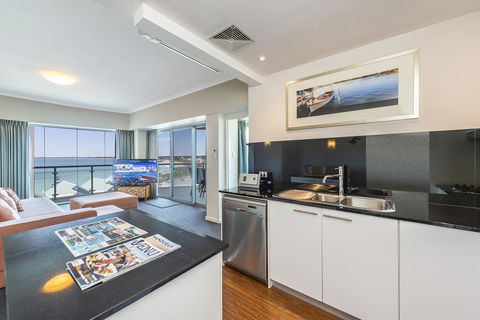 A 406 FANTASTIC OCEAN BEACH And MARINA VIEW APT - MANDURAH - Accommodation Port Macquarie 18