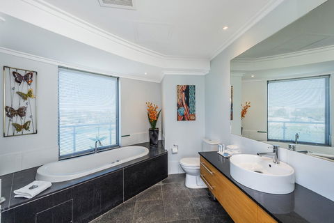 A 406 FANTASTIC OCEAN BEACH And MARINA VIEW APT - MANDURAH - Accommodation Port Macquarie 14