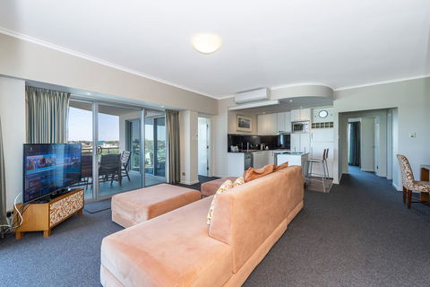 A 406 FANTASTIC OCEAN BEACH And MARINA VIEW APT - MANDURAH - Accommodation Port Macquarie 22