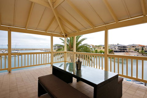 The Marina Hotel - Mindarie - Accommodation Port Macquarie 7