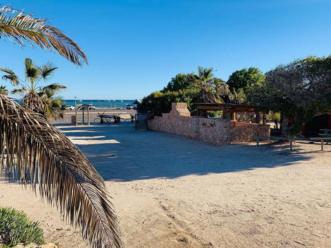 Shark Bay Cottages - Accommodation Port Macquarie 11