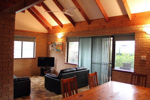 Kestrel Chalets - Accommodation Port Macquarie 8