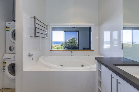 Aquatic Visions - Accommodation Port Macquarie 7