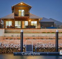 8 Kestrel Place - PRIVATE JETTY  POOL - Accommodation Port Macquarie