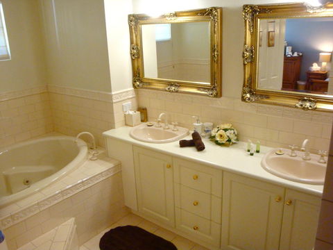 Lanterns Retreats - Accommodation Port Macquarie 15