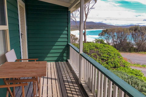 BINALONG BEACH COTTAGE Beachfront At Bay Of Fires Next To Restaurant - Accommodation Port Macquarie 14