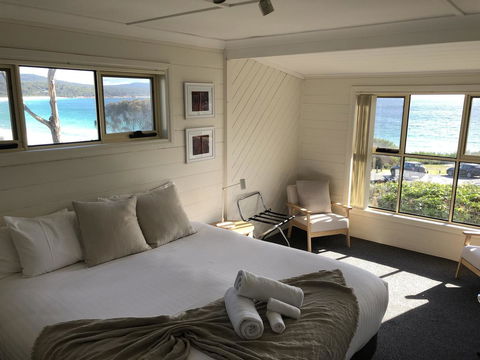 BINALONG BEACH COTTAGE Beachfront At Bay Of Fires Next To Restaurant - Accommodation Port Macquarie 4