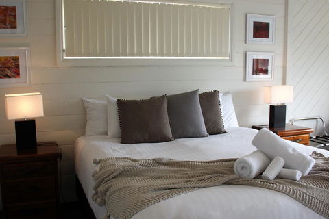 BINALONG BEACH COTTAGE Beachfront At Bay Of Fires Next To Restaurant - Accommodation Port Macquarie 17