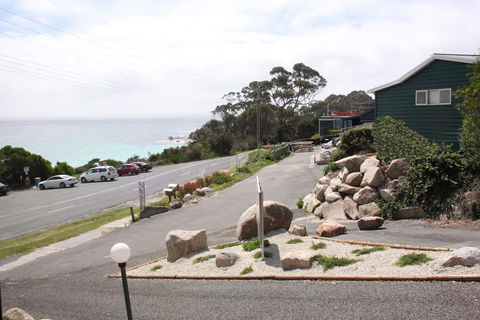 BINALONG BEACH COTTAGE Beachfront At Bay Of Fires Next To Restaurant - Accommodation Port Macquarie 19