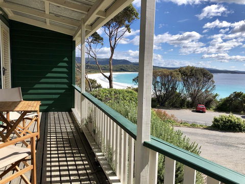 BINALONG BEACH COTTAGE Beachfront At Bay Of Fires Next To Restaurant - Accommodation Port Macquarie 1