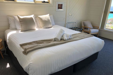BINALONG BEACH COTTAGE Beachfront At Bay Of Fires Next To Restaurant - Accommodation Port Macquarie 6