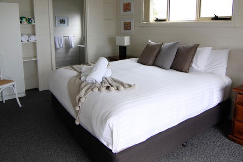 BINALONG BEACH COTTAGE Beachfront At Bay Of Fires Next To Restaurant - Accommodation Port Macquarie 15