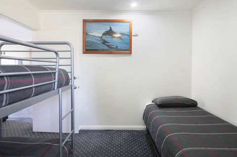 Georges Bay Apartments - Accommodation Port Macquarie 33