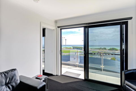 Burnie By The Bay Apartments - Accommodation Port Macquarie 5