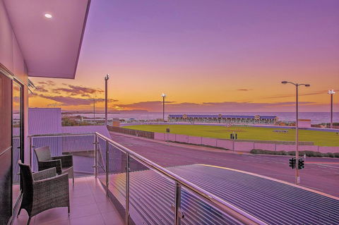 Burnie By The Bay Apartments - Accommodation Port Macquarie 12