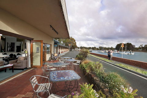 The Waterfront Wynyard - Accommodation Port Macquarie 3