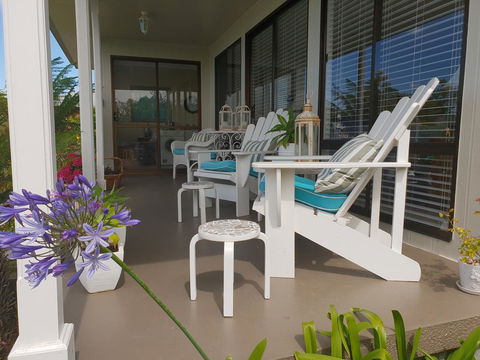 Garden By The Beach - Gateway To The East Coast, Close To Airport - Accommodation Port Macquarie 4