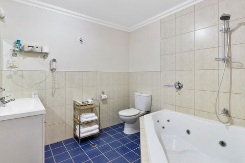 Oyster Cove Chalet - Accommodation Port Macquarie 12