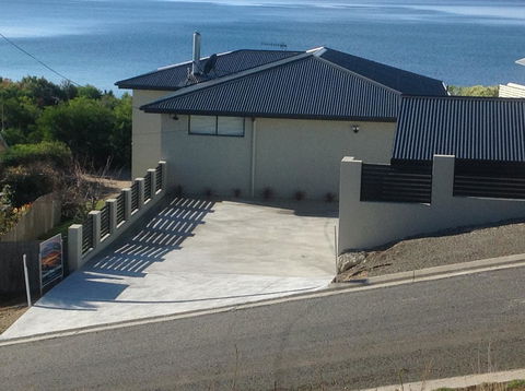 Swansea Beach House Oceanfront - Accommodation Port Macquarie 3