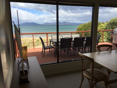Swansea Beach House Oceanfront - Accommodation Port Macquarie 8