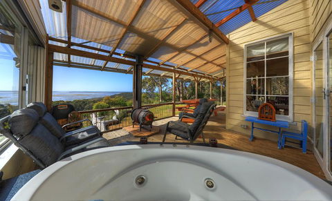 Island View Spa Cottage - Accommodation Port Macquarie 5