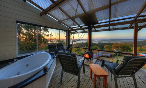 Island View Spa Cottage - Accommodation Port Macquarie 1