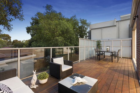 NEW Inner Melb Luxury Modern Grand Holiday House - Great Location, Wifi, Parking - Accommodation Port Macquarie 2