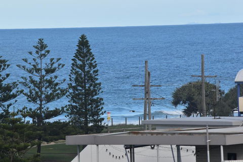 NEW UPMARKET COMFORTABLE 2 Bed, 2 Bath, OCEAN VIEWS, 250m To BUDDINA BEACH! - Accommodation Port Macquarie 2