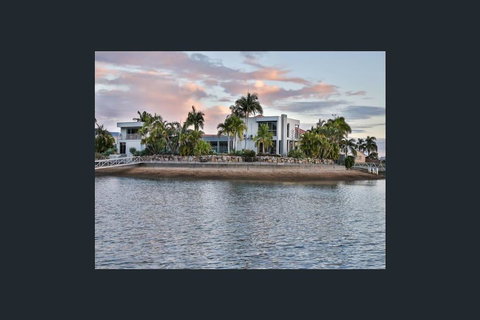 NewPort Dream Quiet Island - No Party - Accommodation Port Macquarie 0