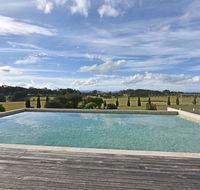 Noble Willow Estate Lovedale. Super Spacious with views and pool - Accommodation Port Macquarie