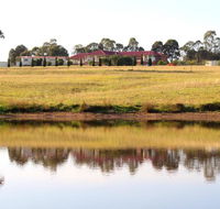 Noble Willow Studio Lovedale. Spacious with views and pool - Accommodation Port Macquarie