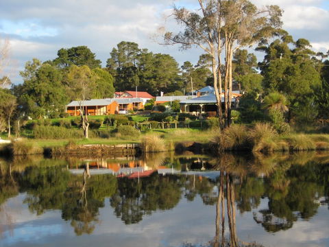 Nornalup Riverside Chalet - Accommodation Port Macquarie 1