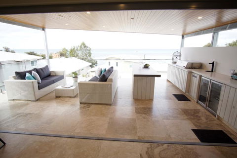 North Shore Holiday Home - Accommodation Port Macquarie 3