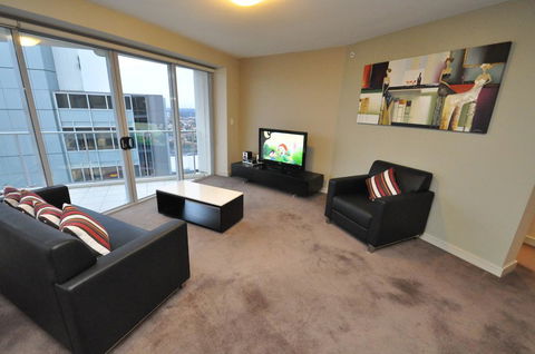 North Sydney Fully Self Contained Modern 2 Bed Apartment (2207BER) - Accommodation Port Macquarie 1