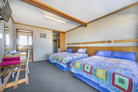 Nullarbor Roadhouse - Accommodation Port Macquarie 1