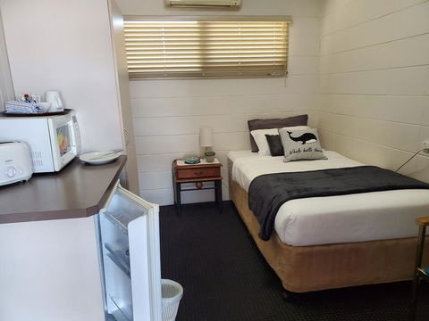 O'Sheas Windsor Hotel - Accommodation Port Macquarie 1