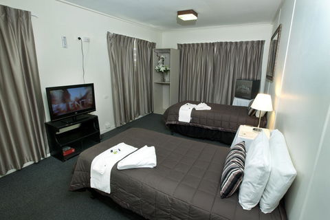 O'Sheas Windsor Hotel - Accommodation Port Macquarie 0