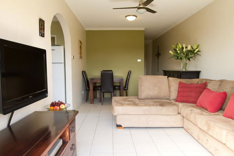 Oaks Apartment At Dee Why Beach - Accommodation Port Macquarie 1