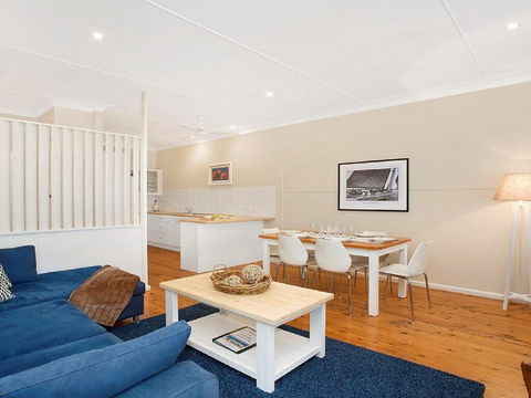 Ocean Blue Apartment One - Oceanfront Apartment - Accommodation Port Macquarie 1