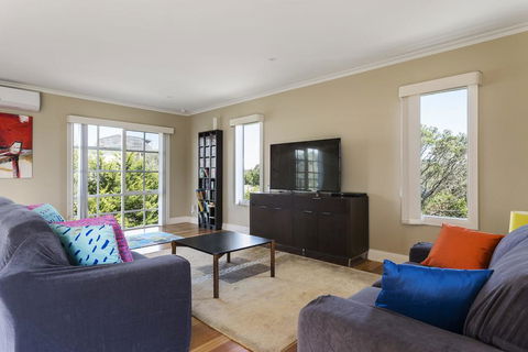 Ocean Breeze Retreat - With Spa And Space - Accommodation Port Macquarie 2